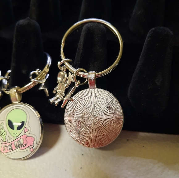 Alien Keychains 4pc - Picture 2 of 5